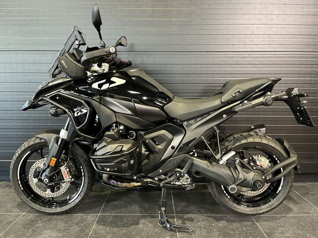 bmw - r-1300-gs-triple-black