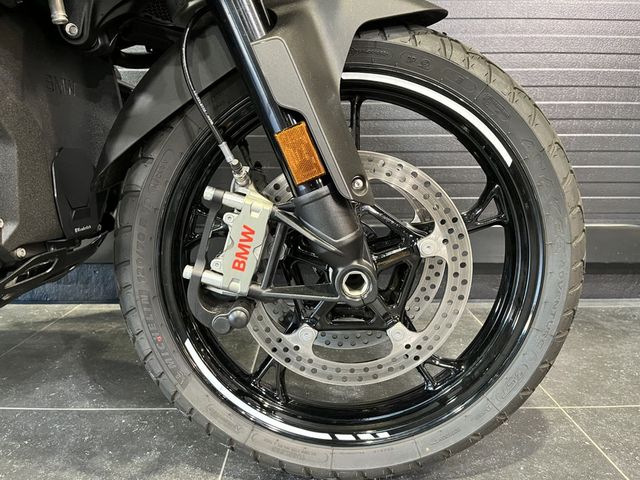 bmw - r-1300-gs-triple-black