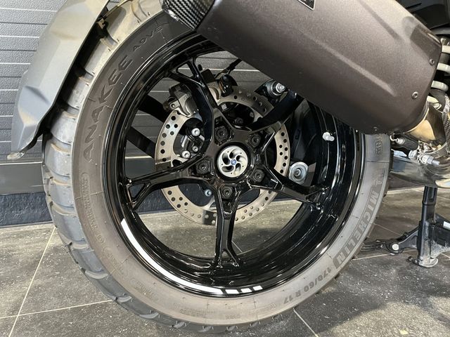 bmw - r-1300-gs-triple-black