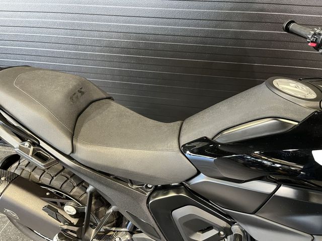 bmw - r-1300-gs-triple-black