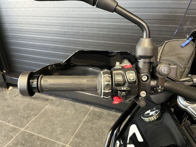 bmw - r-1300-gs-triple-black