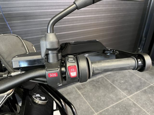 bmw - r-1300-gs-triple-black