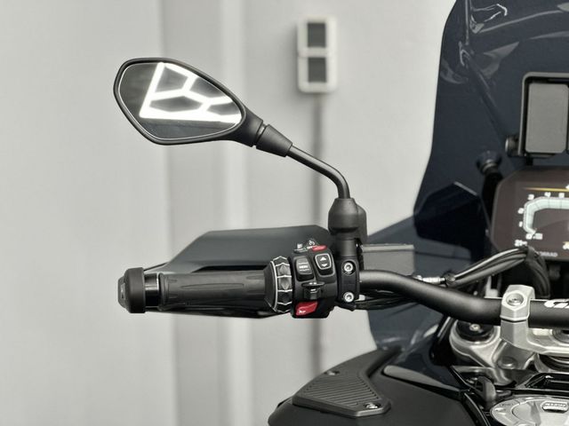 bmw - r-1300-gs-adventure-triple-black