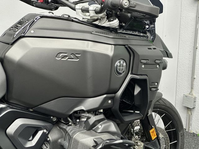 bmw - r-1300-gs-adventure-triple-black