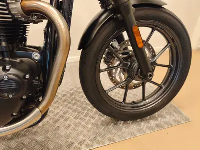 TRIUMPH STREET TWIN – foto 3