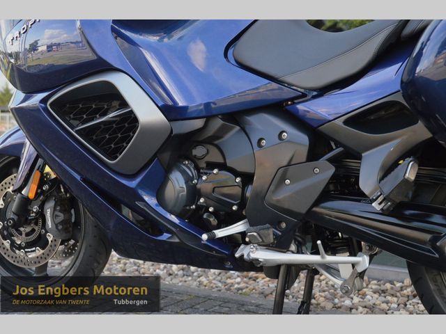triumph - trophy-1200