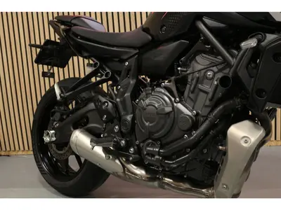 YAMAHA MT 07 PURE – foto 3