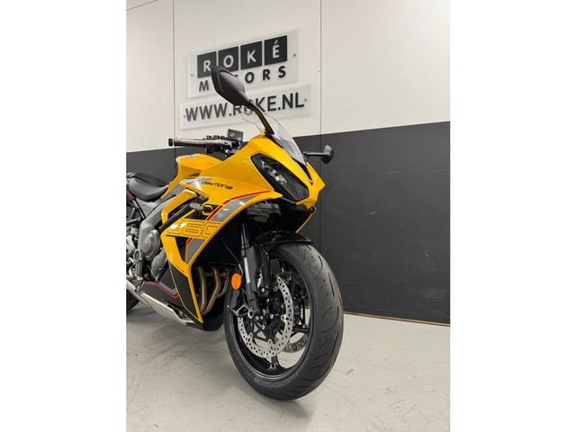 triumph - daytona-660