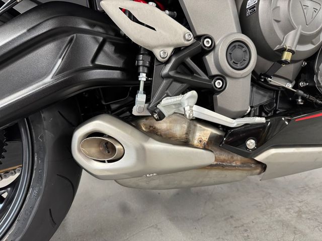 triumph - daytona-660