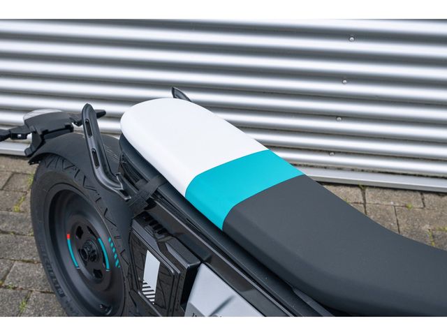 bmw - ce-02