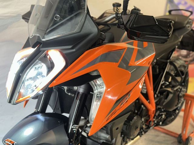ktm - 1290-super-duke-gt