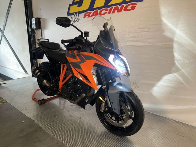 ktm - 1290-super-duke-gt