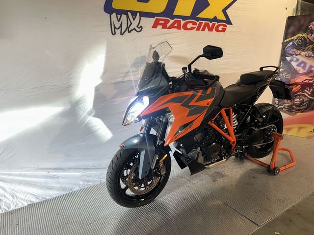ktm - 1290-super-duke-gt