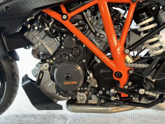 ktm - 1290-super-duke-gt