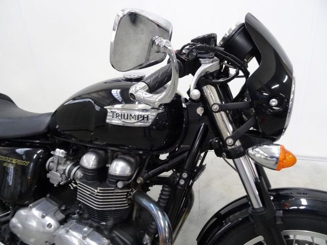 triumph - thruxton-900