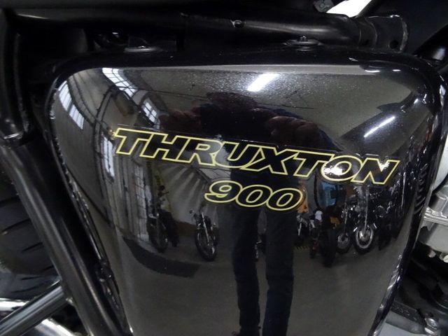 triumph - thruxton-900