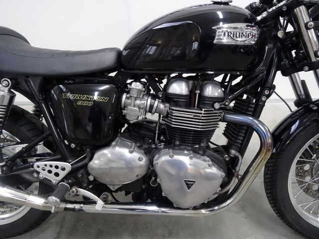 triumph - thruxton-900