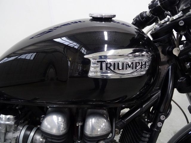 triumph - thruxton-900