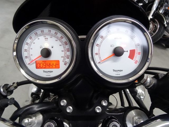 triumph - thruxton-900