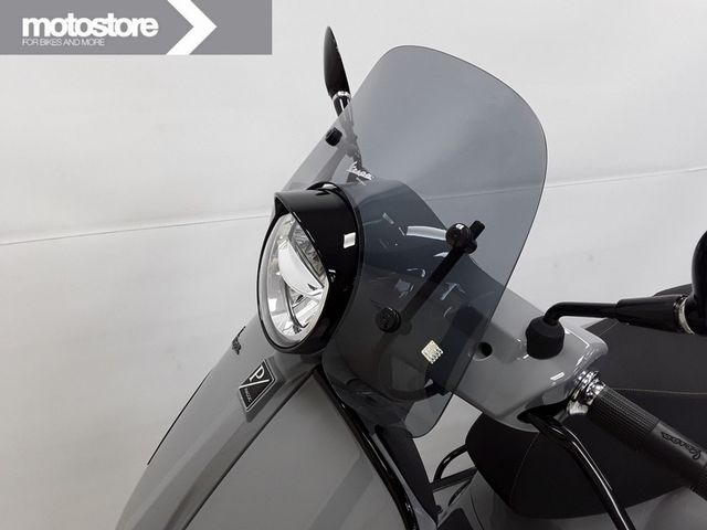 vespa - gts-super-tech-300