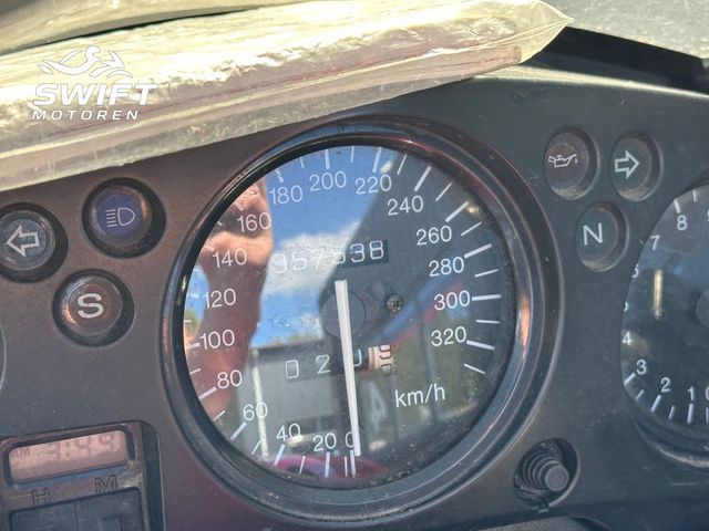 honda - cbr-1100--xx-super-blackbird