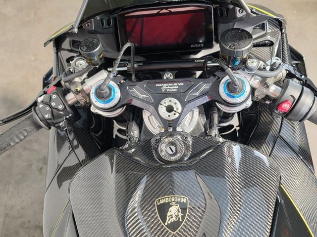 ducati - panigale-v4-lamborghini