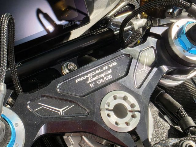 ducati - panigale-v4-lamborghini