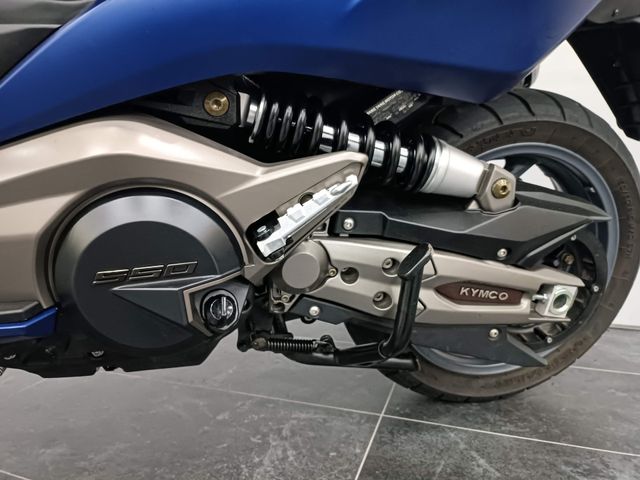 kymco - ak-550-super-touring