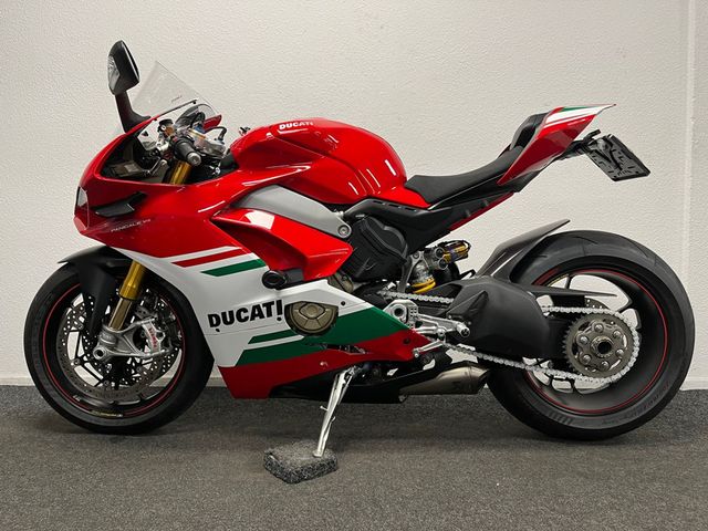 ducati - panigale-v4-s