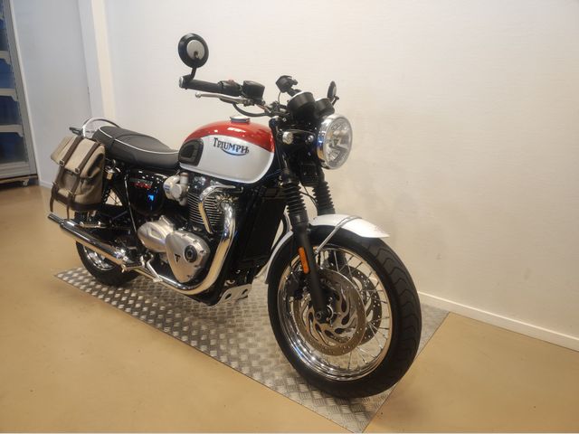 triumph - bonneville-t-120-bud-ekins-se