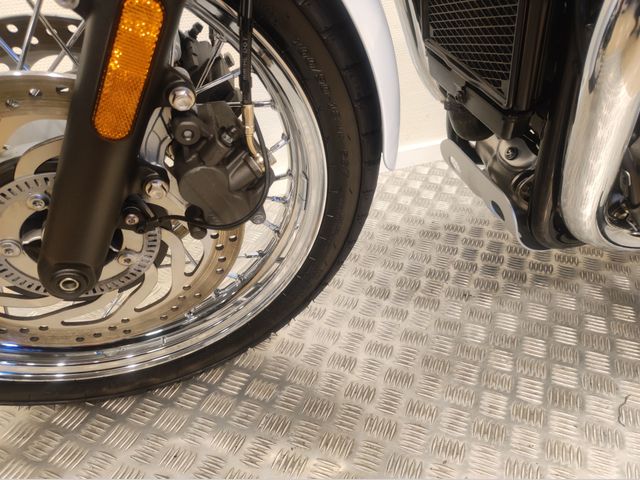 triumph - bonneville-t-120-bud-ekins-se