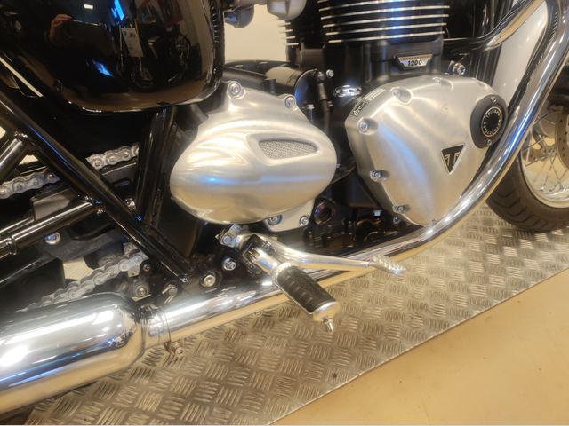 triumph - bonneville-t-120-bud-ekins-se