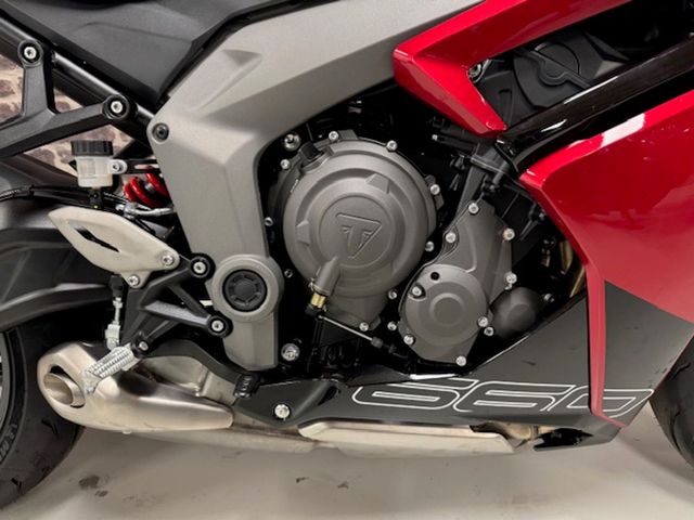 triumph - daytona-660