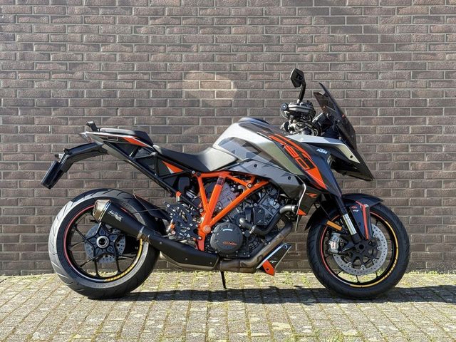 ktm - 1290-super-duke-gt
