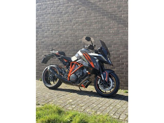 ktm - 1290-super-duke-gt