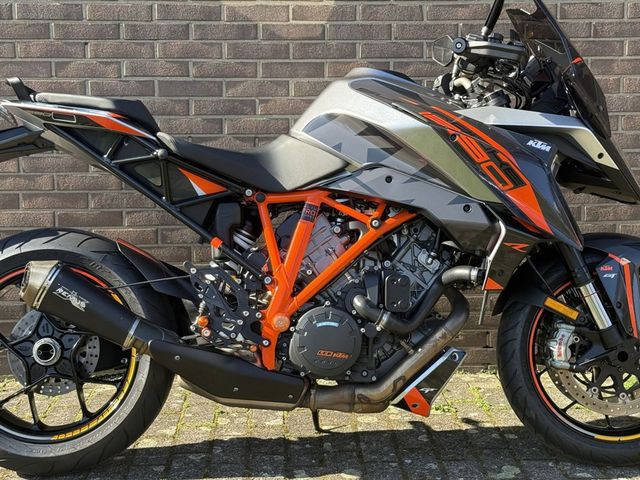 ktm - 1290-super-duke-gt