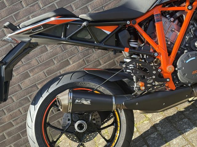 ktm - 1290-super-duke-gt