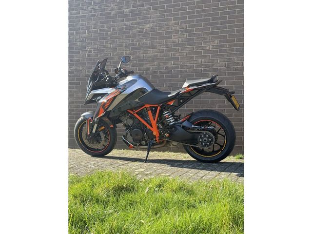 ktm - 1290-super-duke-gt