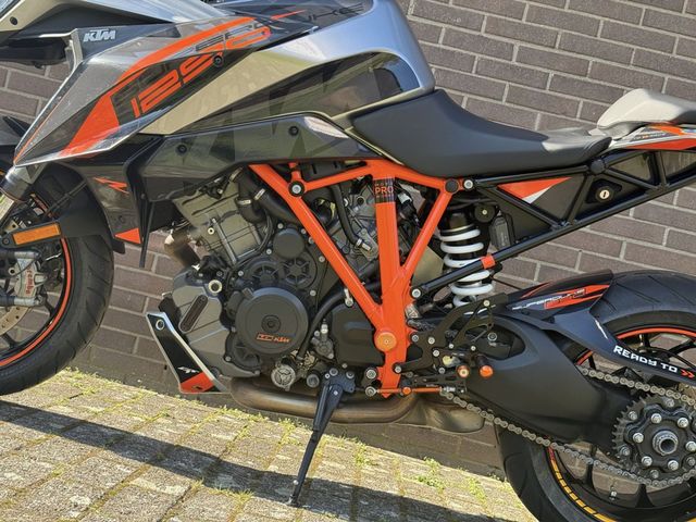 ktm - 1290-super-duke-gt