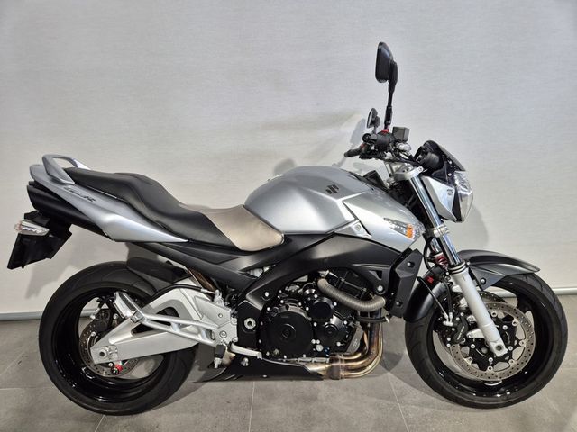 suzuki - gsr-600