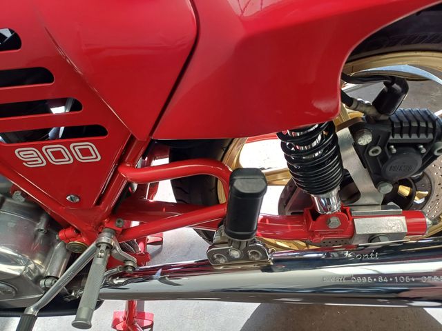 ducati - mike-hailwood-replica