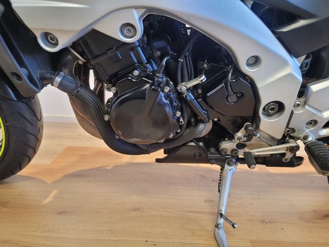 suzuki - gsr-600