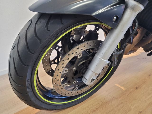 suzuki - gsr-600