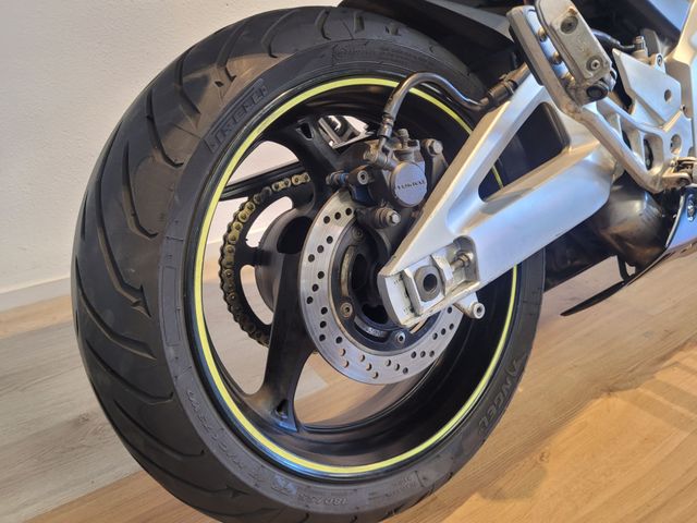 suzuki - gsr-600