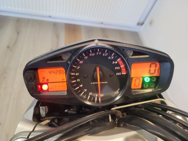 suzuki - gsr-600