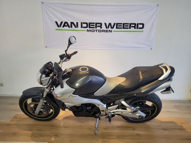suzuki - gsr-600