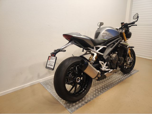 triumph - speed-triple-1200-rs