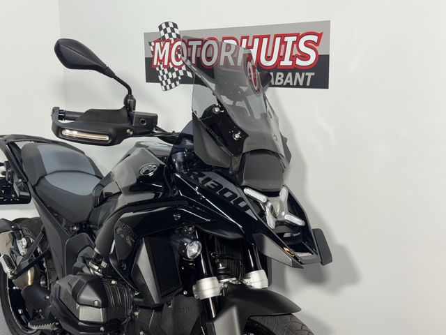 bmw - r-1300-gs-triple-black