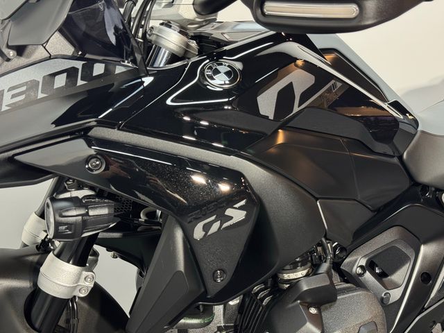 bmw - r-1300-gs-triple-black