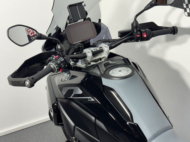 bmw - r-1300-gs-triple-black